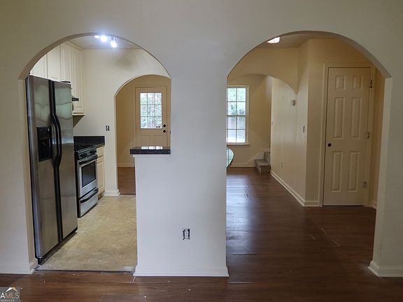 4th image of 306 Breeze Mdw