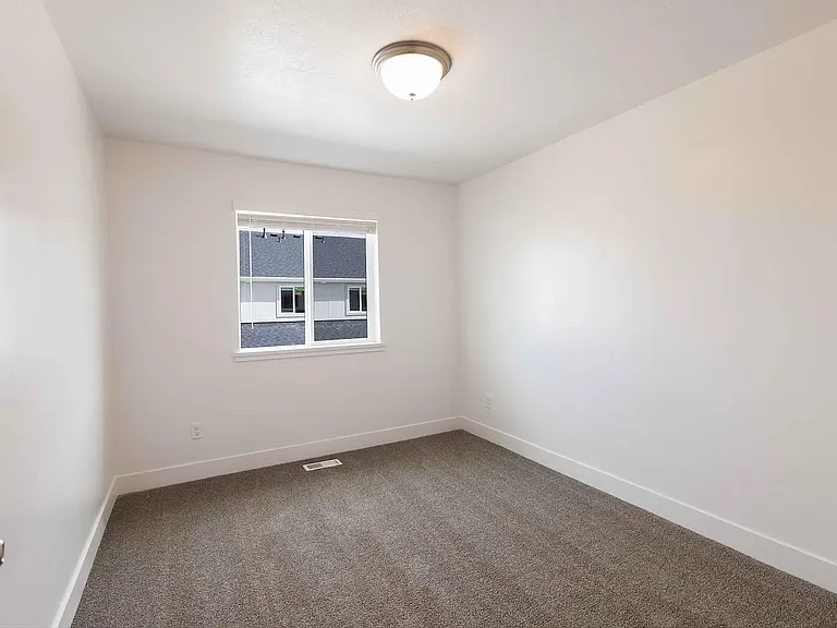 578 W 1120 N — Photo 23