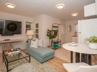 1534 Bewicke Ave #1A, North Vancouver, BC V7M3B9