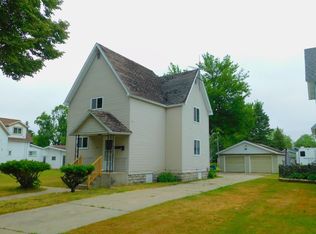 1152 Parnell St, Marinette, WI 54143