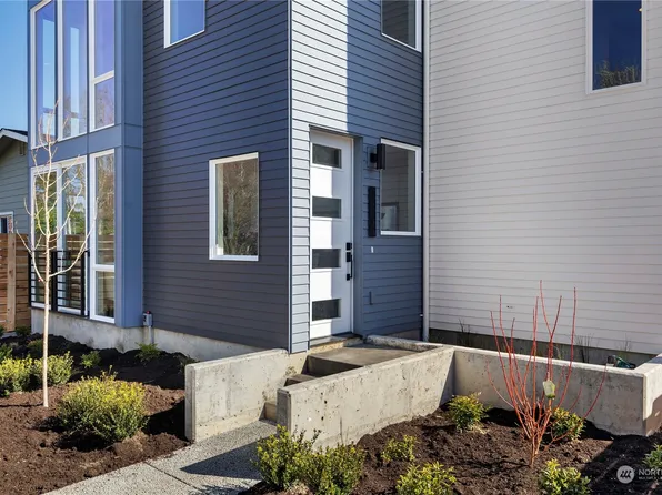 6320 41st Avenue SW #A, Seattle, WA 98136