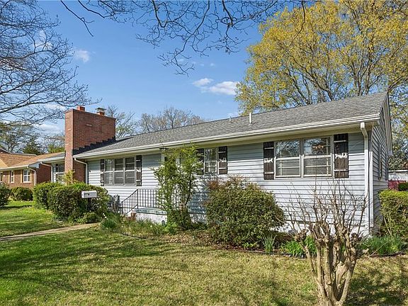 3rd image of 621 Spruce Rd