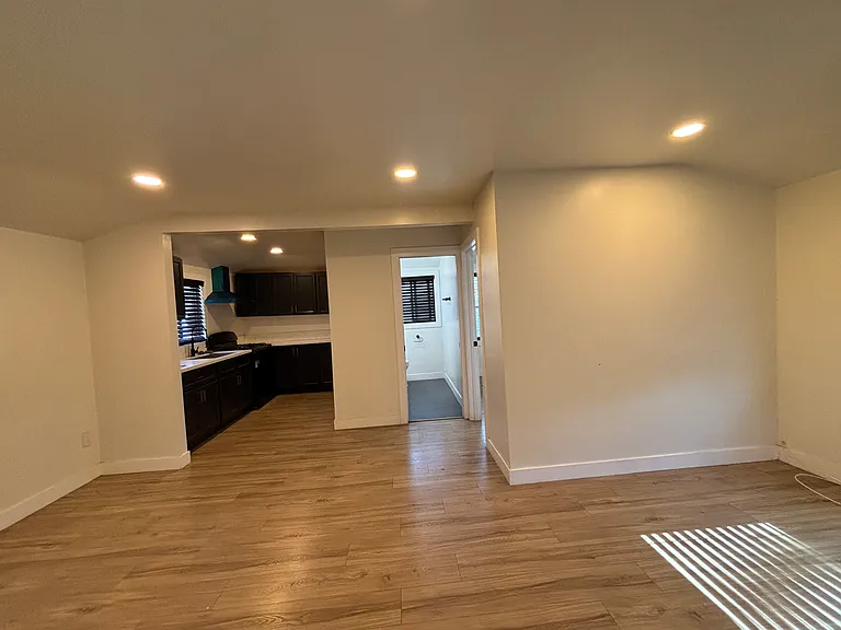 612 E Alvarado St — Photo 6
