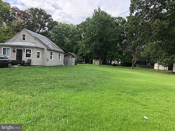 5th image of 7210 Earl Dr