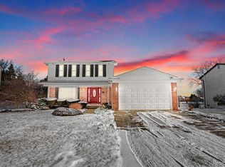 40528 Ladene Ln, Novi, MI 48375