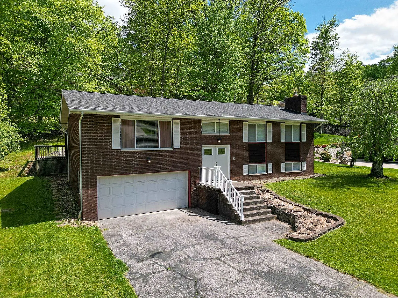 549 Shawnee Dr photo 1