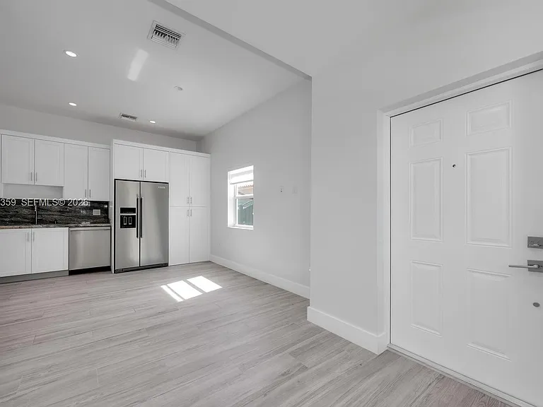 2426 SW 25th St #2426 — Photo 4