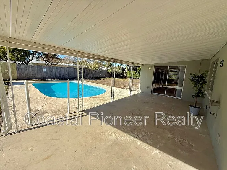 3944 E Eden Roc Cir — Photo 25