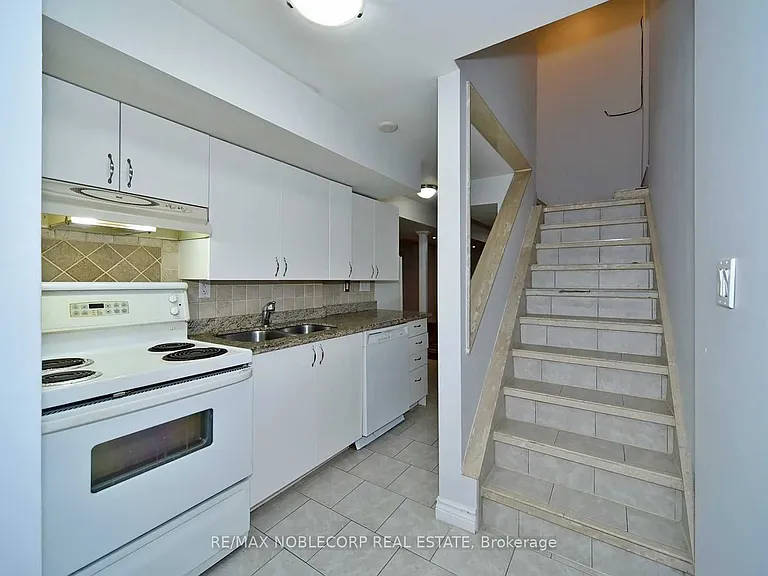103 Foxchase Ave #16 — Photo 3