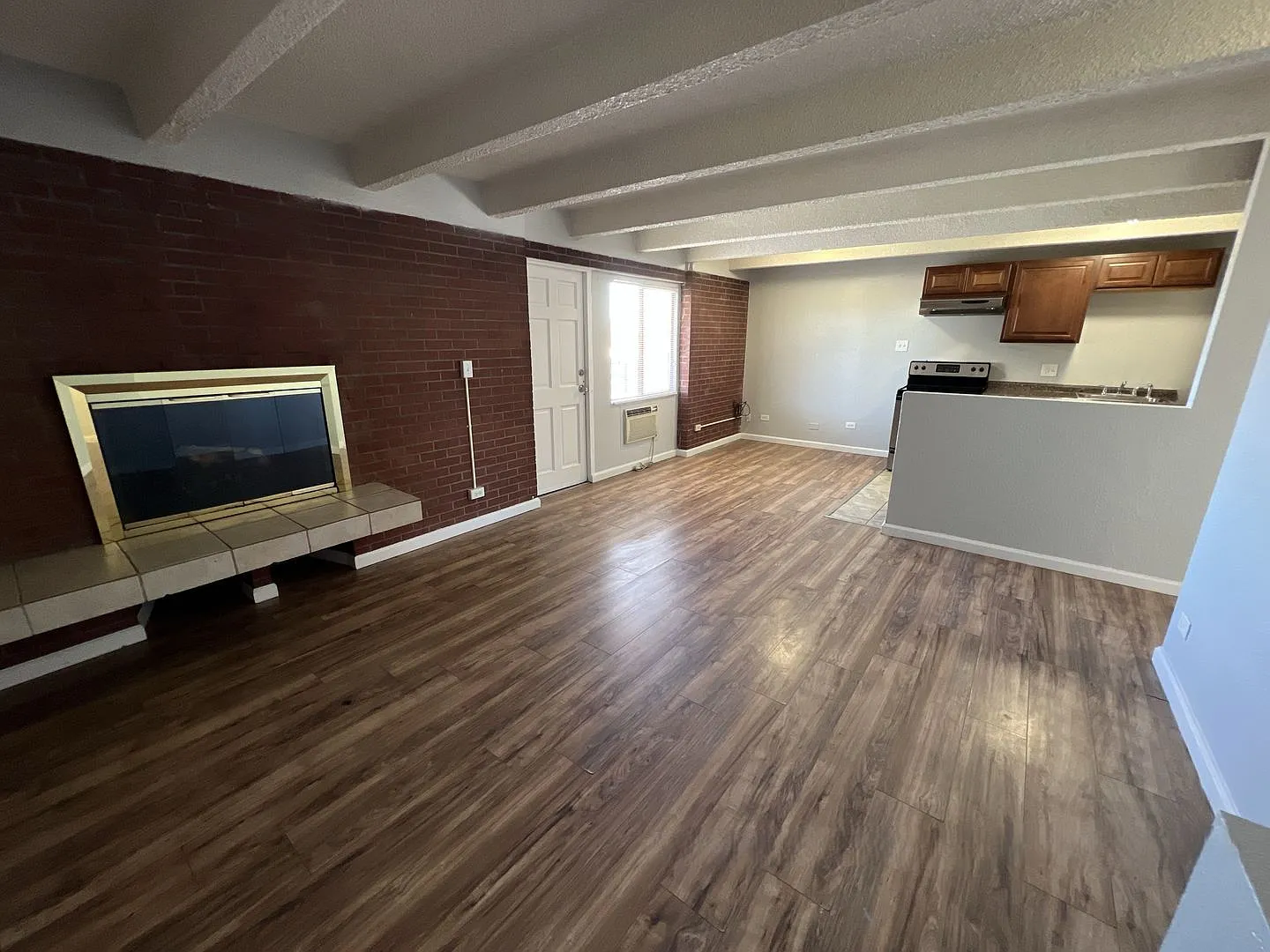 2 Bedroom 1 Bathroom Apartment in Aurora — Photo 4