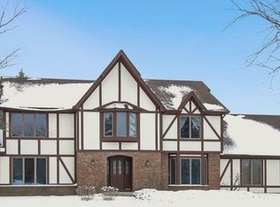 17N670 Hidden Hills Trl, West Dundee, IL 60118