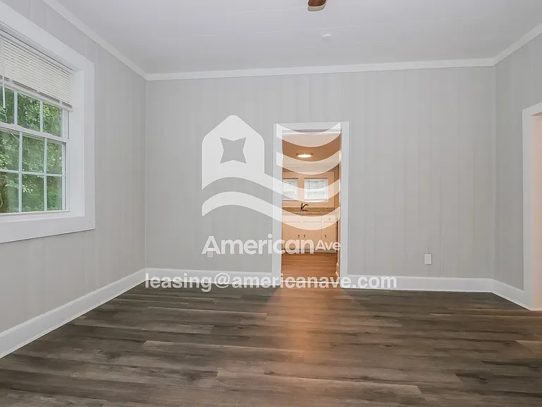 1806534_004_wm_-_living_room_13147990.jpg