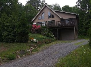28 Saratoga Ave, Hadley, NY 12835