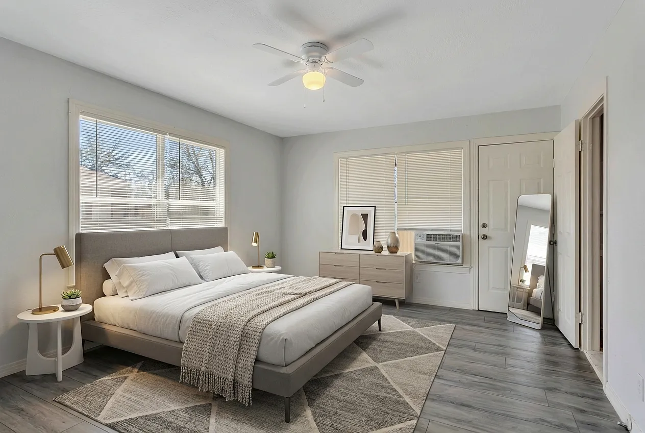 305 N Robinson St — Photo 3