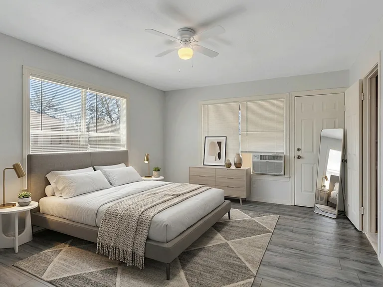 305 N Robinson St #D — Photo 2