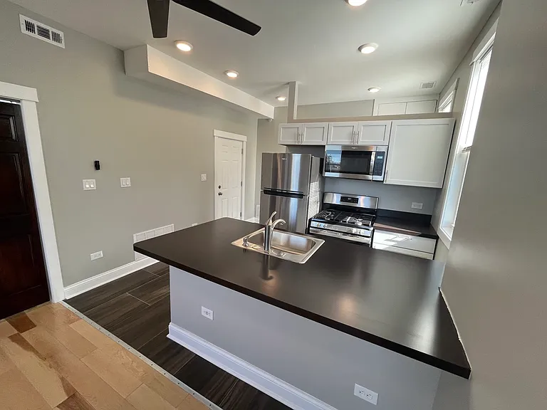 2339 S Sacramento Ave #3F — Photo 7
