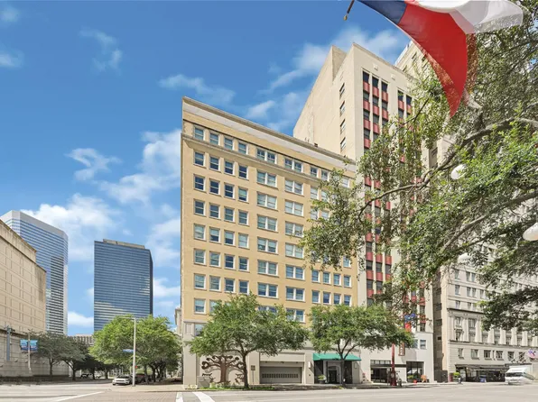 1120 Texas St APT 7D, Houston, TX 77002