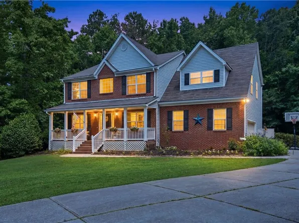 2758 Harbins Bend Ln, Dacula, GA 30019