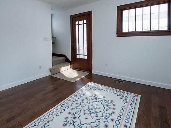 5th image of 1120 Hickory St