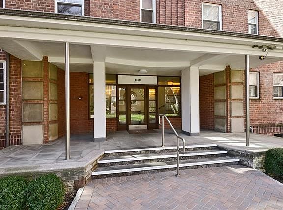 Great care is taken at Garth Woods to keep common spaces updated and well-maintained. The walkways and railings were recently re