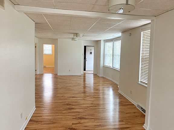 5th image of 2925 Main St Floor 1