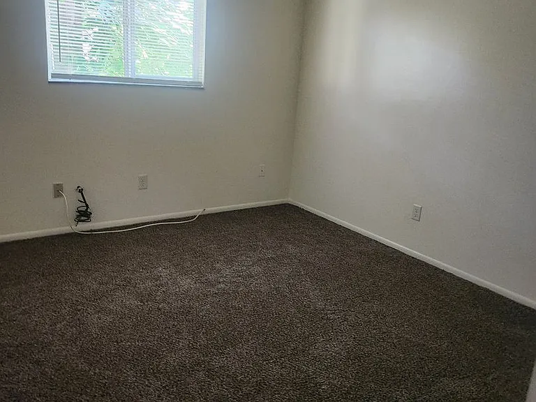1124 Lake Forest Dr #A-C — Photo 8