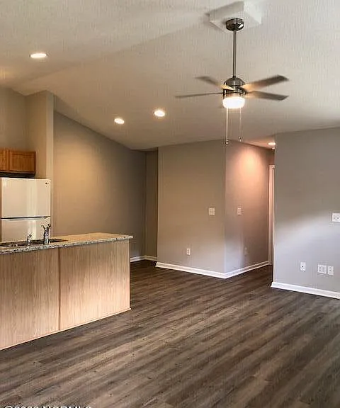 4225 Elizabeth Ave — Photo 4