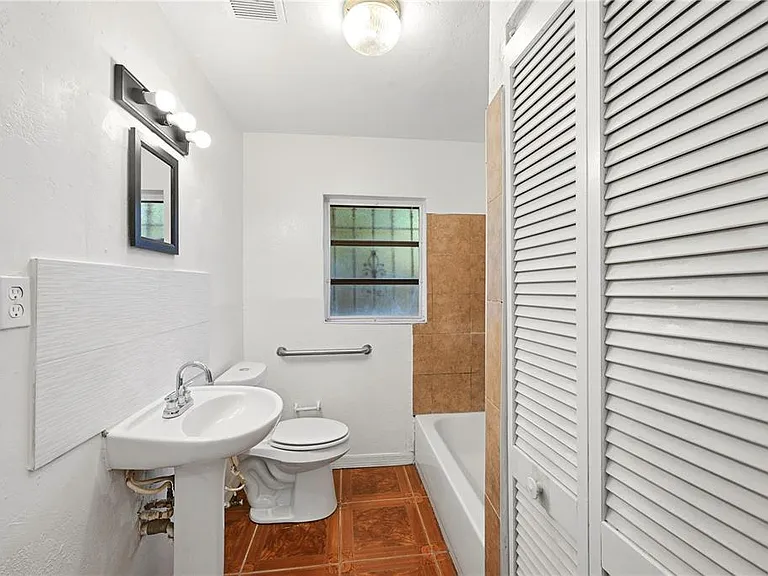 808 S Ivey Ln — Photo 17
