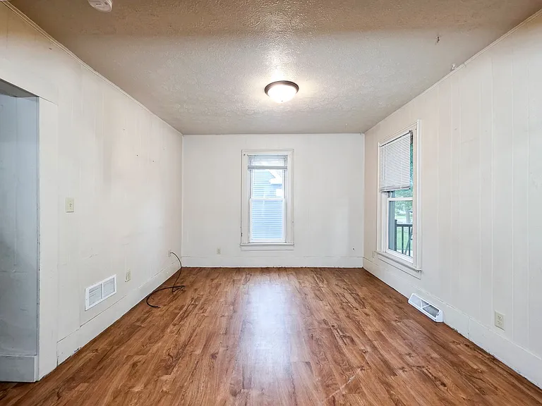 1208 Koenigstein Ave — Photo 4