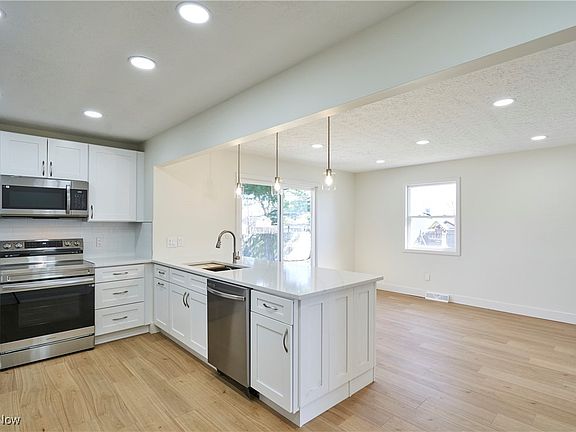 5th image of 155 Northpark Dr