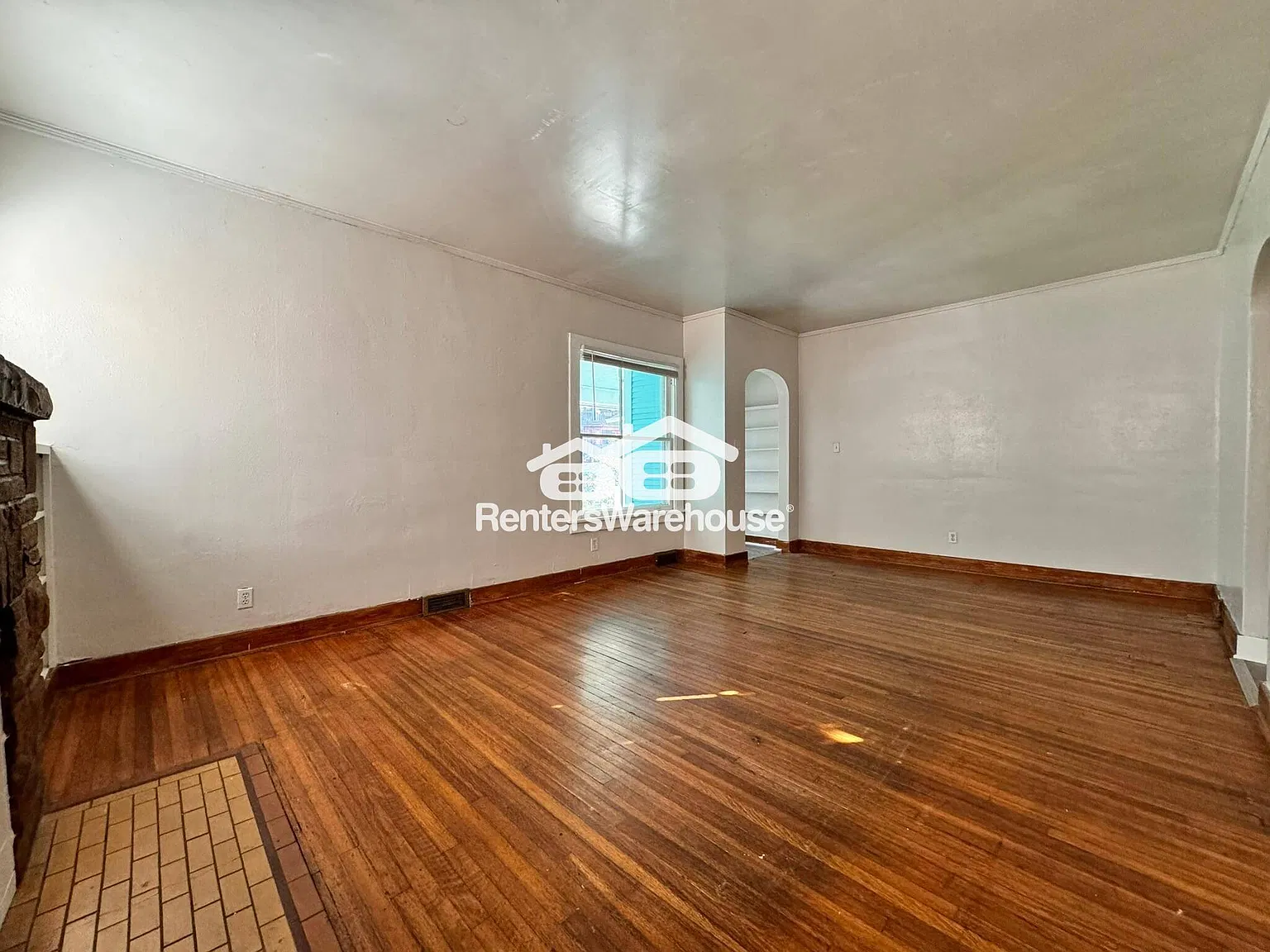 Large 2 Bedroom 1 Bath Duplex — Photo 4