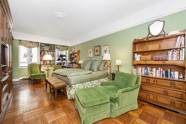 Sold by Societe Real Estate | media 37