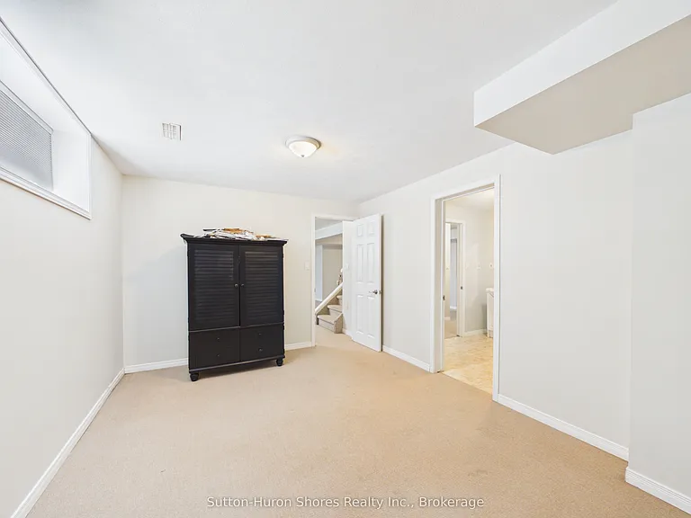 14 Eastgate Dr — Photo 23