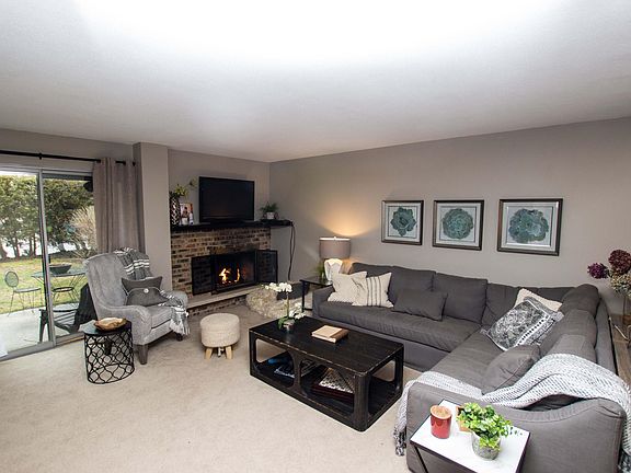 3rd image of 2727 S Lakeshore Dr