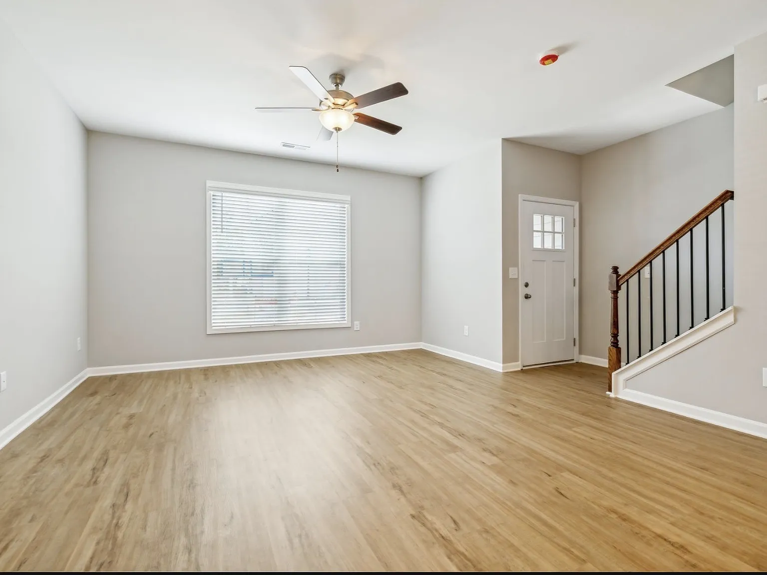 3 bed, 2.5 bath, 1381 sqft, $1,825 — Photo 4