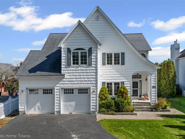 5802 Lakeshore Rd, Fort Gratiot, MI 48059