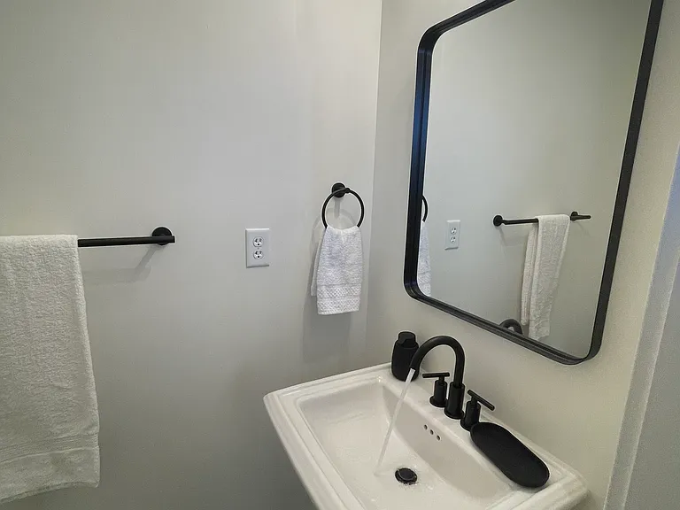 2233 Jefferson Ave #4 — Photo 11