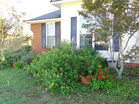 3rd image of 3811 Edinburg Cir