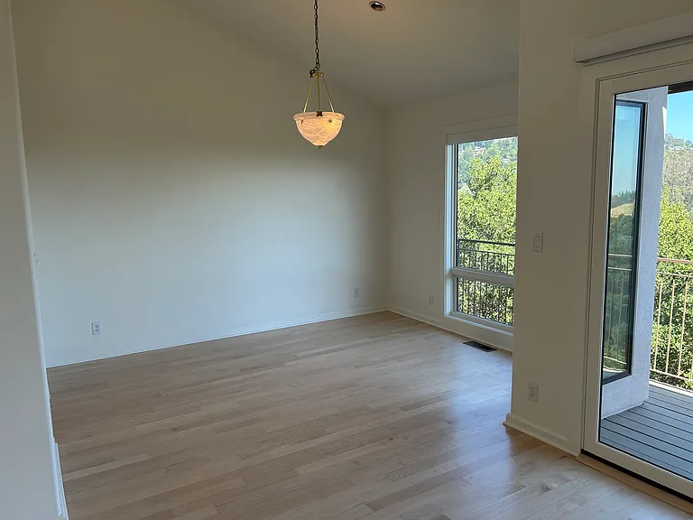 6676 Charing Cross Rd — Photo 5