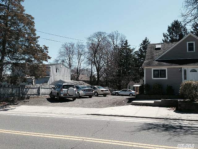 2nd image of 114 W Hills Rd
