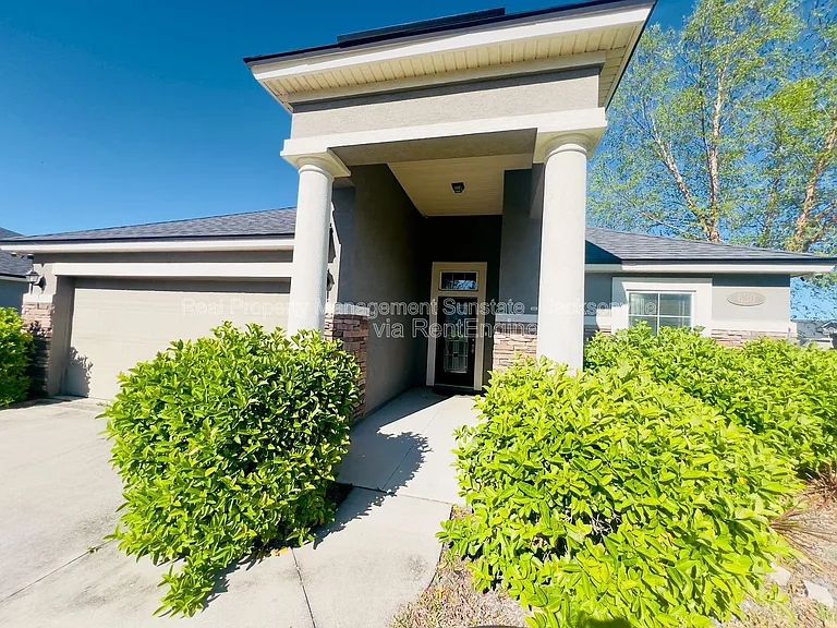 630 Glendale Ln — Photo 2