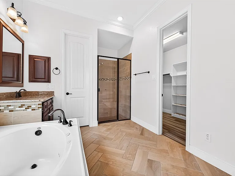 7035 Belle Meadow Ln — Photo 32
