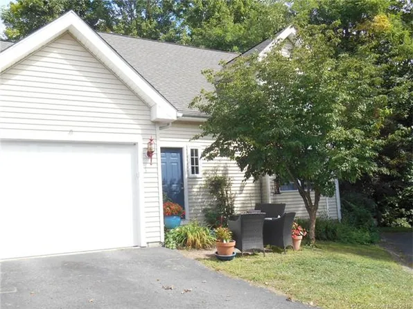 24 Old Line Ln, Canton, CT 06019