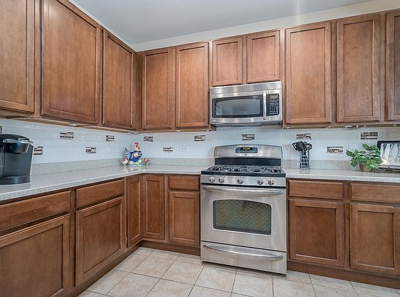 5th image of 626 Americana Dr