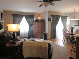 466 S Peace Rd, Sycamore, IL 60178