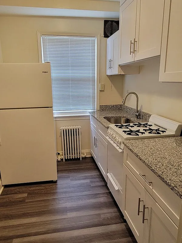 Lee Albemarle Apartments — Photo 1