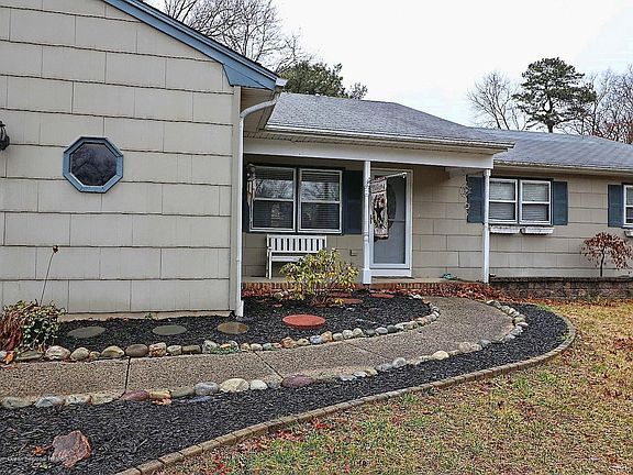 2nd image of 413 Brentwood Pl