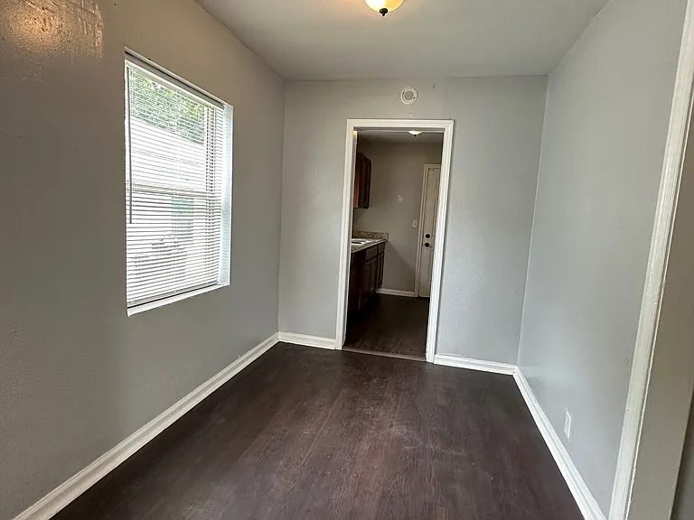 1450 W 22nd St — Photo 15
