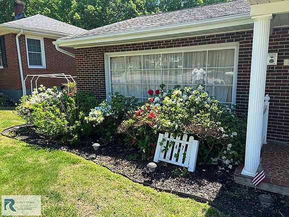 3rd image of 147 Parkland Dr