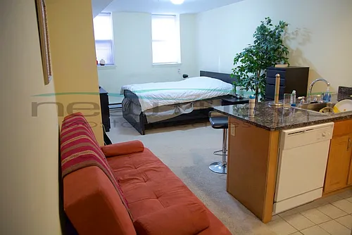 55 Queensberry St #3 Photo 1
